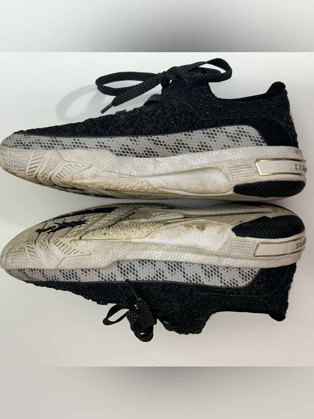 Youth Black Knit Lace-Up Sneakers with White Sole Gold Detailing Unisex Size 5 - Picture 7 of 10